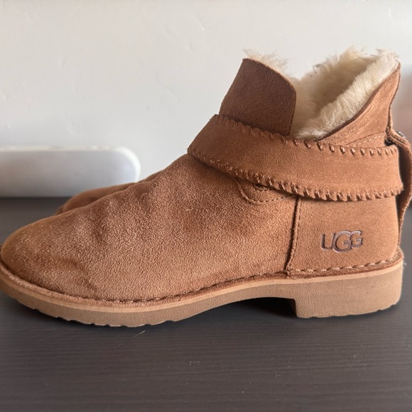 UGG Tan Suede Boots -McKay in chesnut - Picture 2 of 4